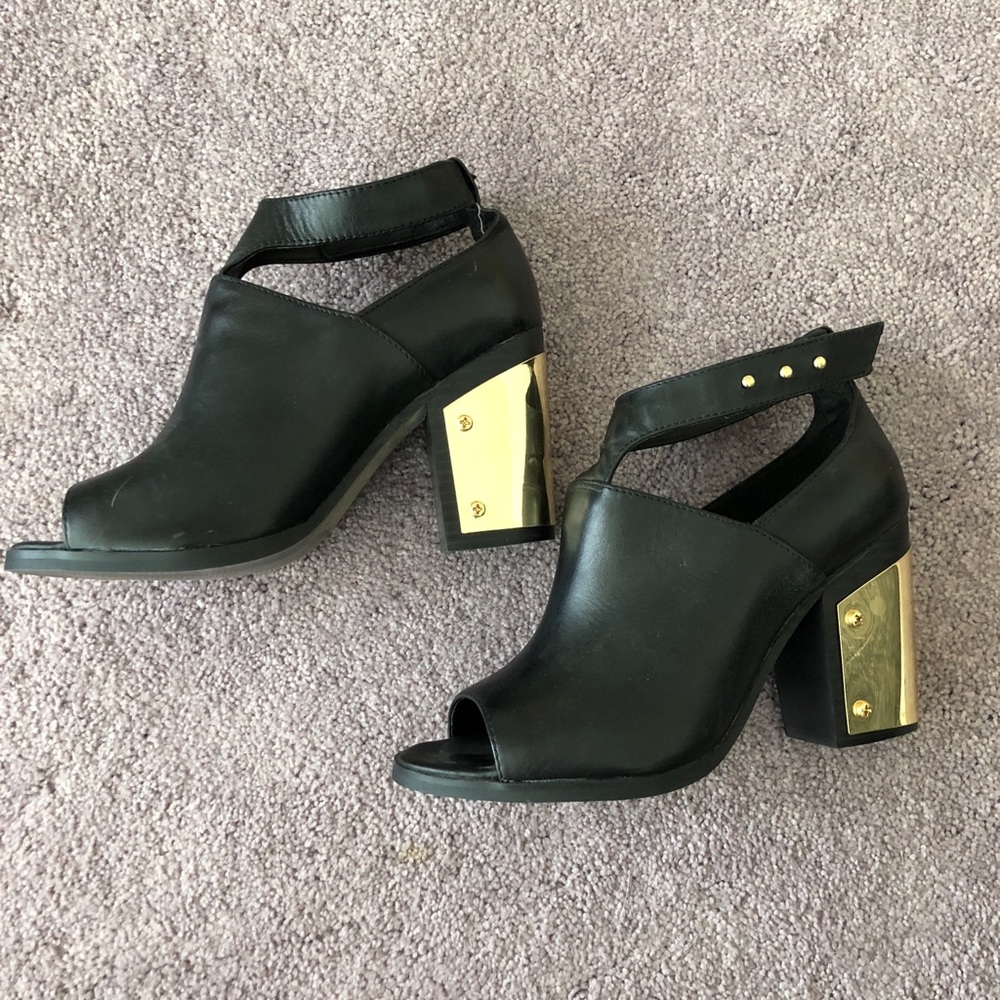 black & gold booties⭐️